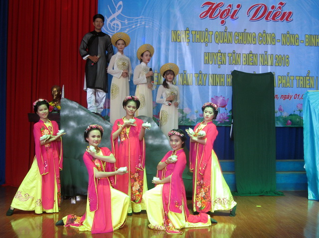 Khai mạc Hội diễn nghệ thuật quần chúng “Công - Nông - Binh” huyện Tân Biên năm 2016