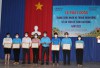 Chủ tịch LĐLĐ tỉnh Trần Lê Duy trao Bằng khen cho các cá nhân có thành tích xuất sắc trong xây dựng tổ chức CĐVN năm 2021
