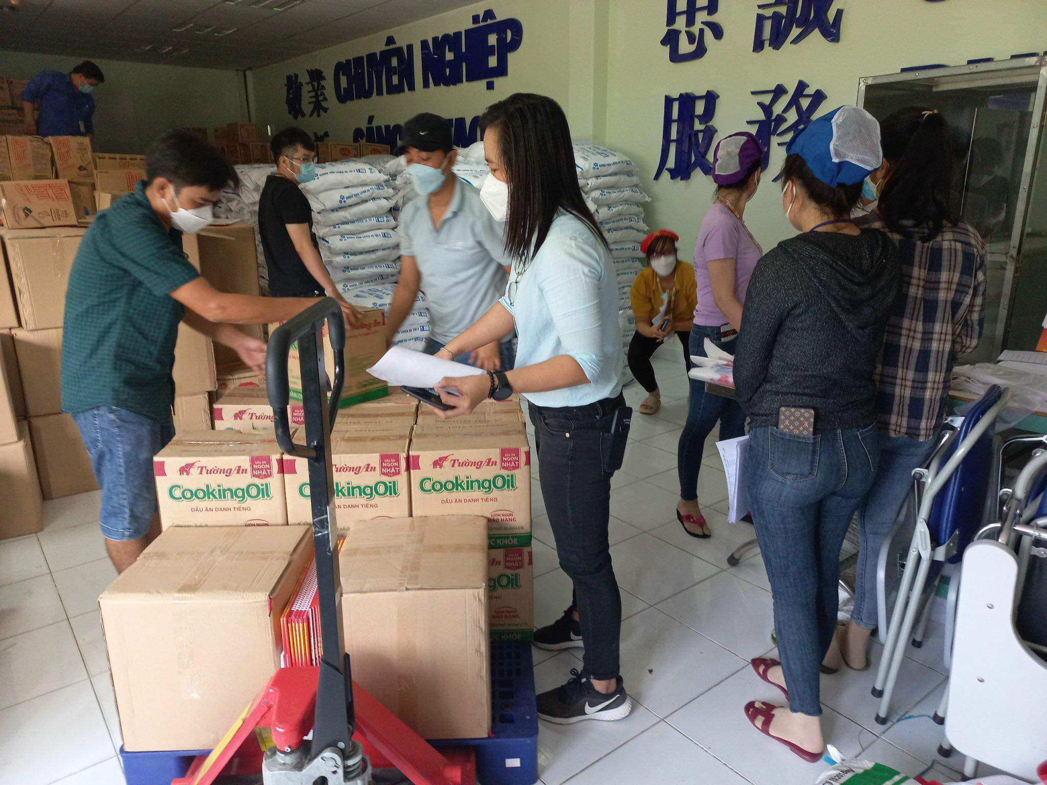 CĐCS Công ty TNHH PouLi Việt Nam tặng 4.600 phần quà Tết