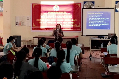 Nói chuyện chuyên đề sức khỏe sinh sản dành cho lao động nữ tại Công ty TNHH Đặc Rạng Việt Nam