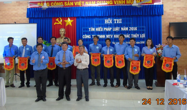 Công ty Khai thác thủy lợi Tây Ninh tổ chức thi “Tìm hiểu Pháp luật” năm 2016