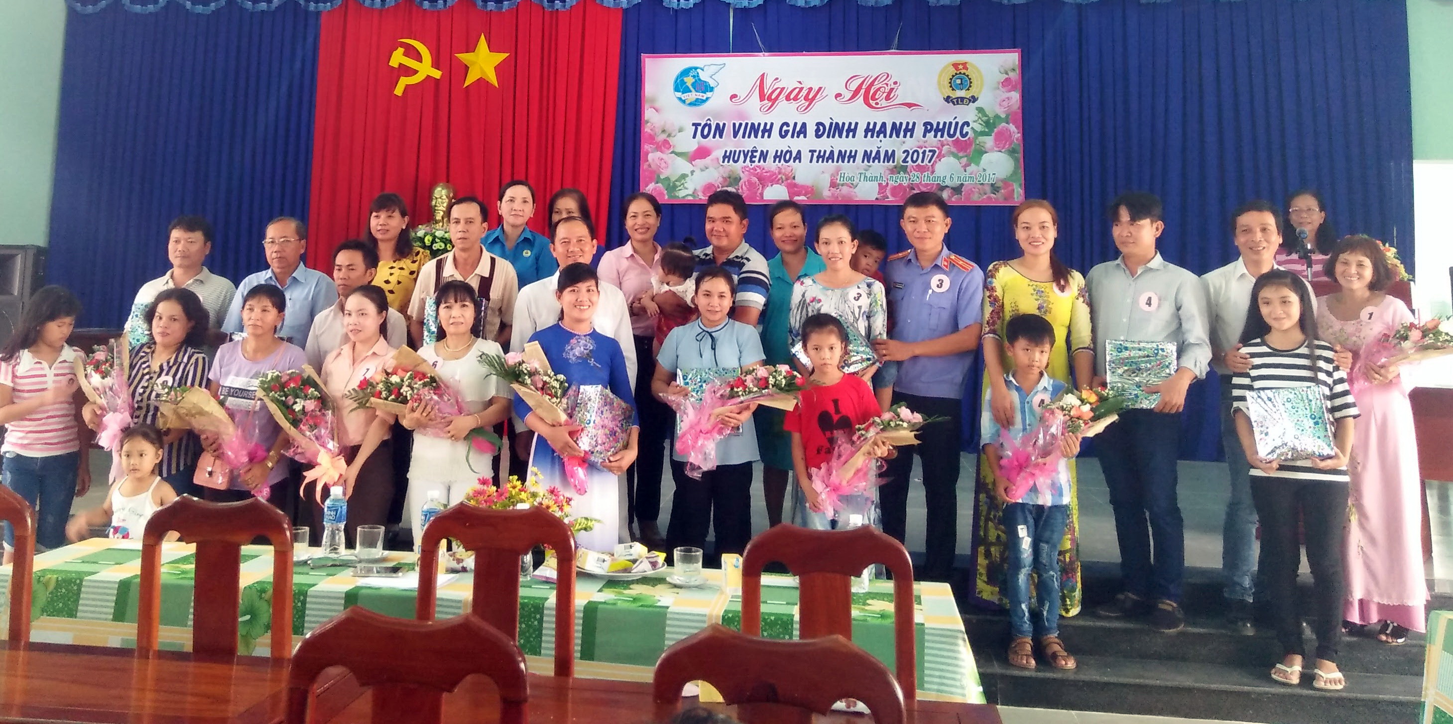 Ngày Hội tôn vinh gia đình hạnh phúc huyện Hòa Thành năm 2017 