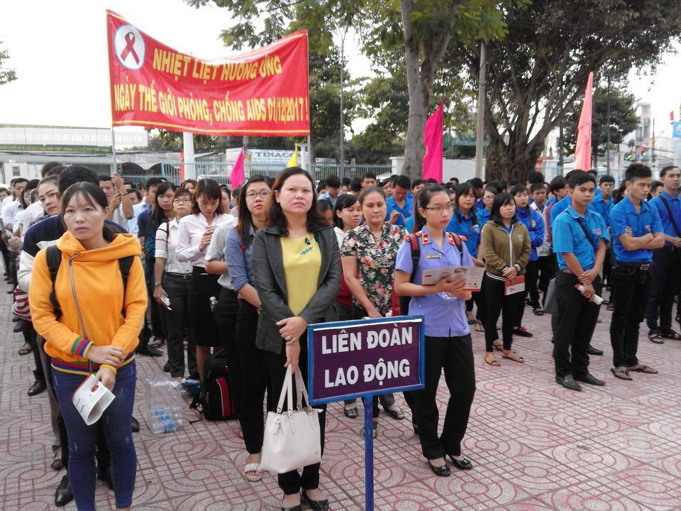 CBCCVCLĐ Tây Ninh tham gia diễu hành hưởng ứng ngày Thế giới phòng, chống HIV/AIDS