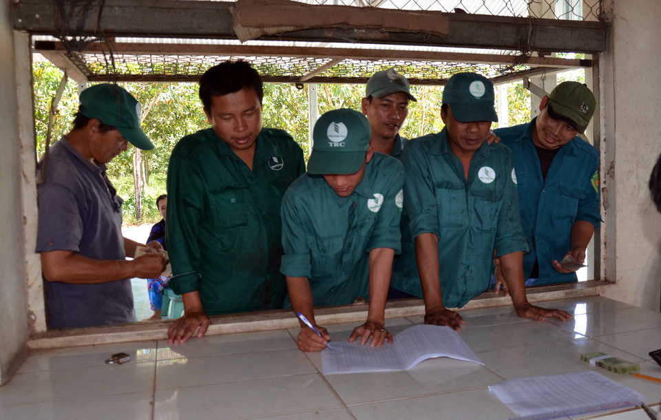 Chăm lo Tết cho CNVCLĐ Công ty CP Cao su Tây Ninh