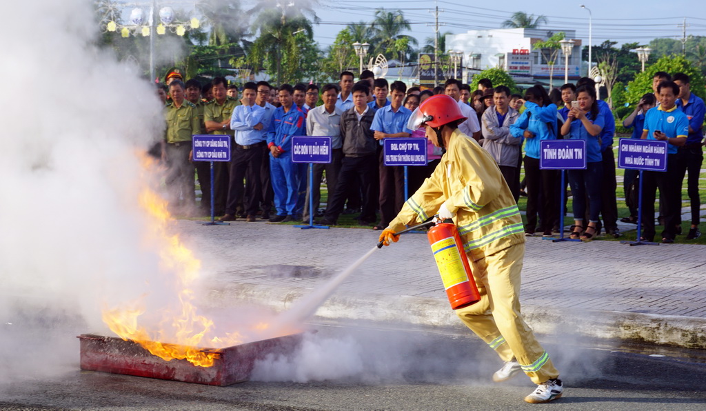 CNVCLĐ Tây Ninh tham gia diễu hành hưởng ứng “Ngày toàn dân PCCC