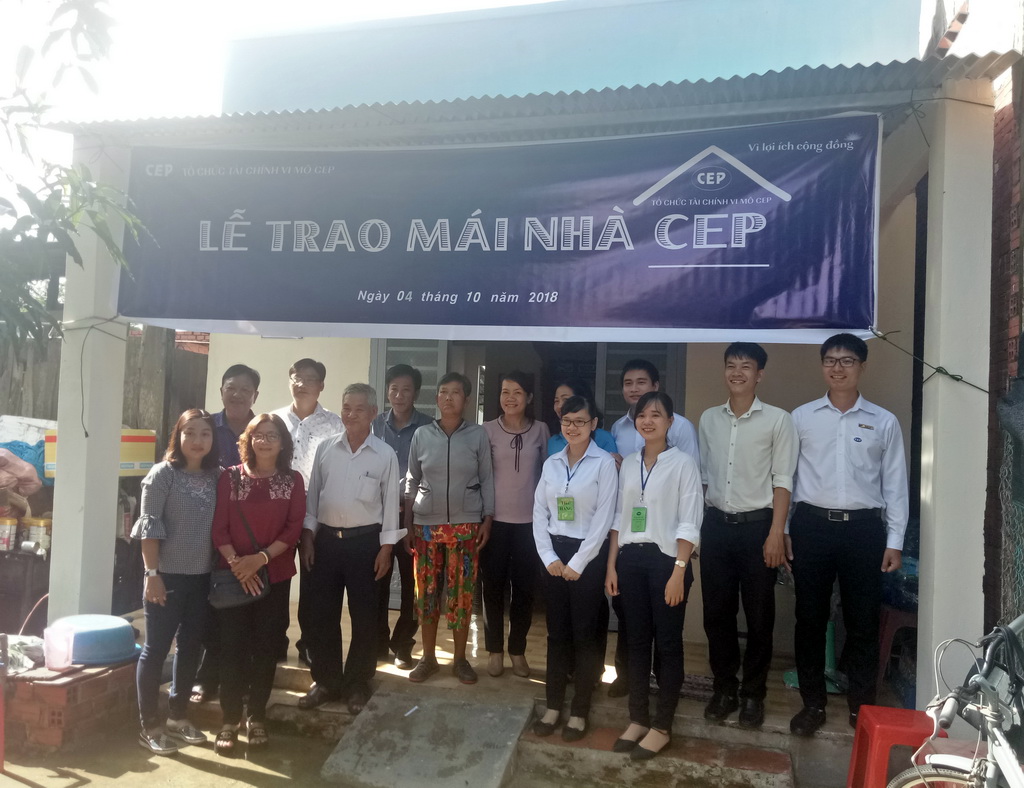 Tổ chức Tài chính vi mô CEP Chi nhánh Tây Ninh trao tặng “Mái nhà CEP” cho thành viên