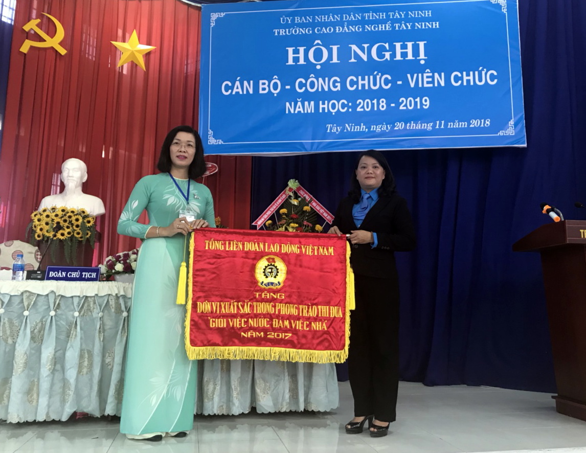 Trường CĐ Nghề Tây Ninh tổ chức hội nghị CBCCVC năm học 2018-2019