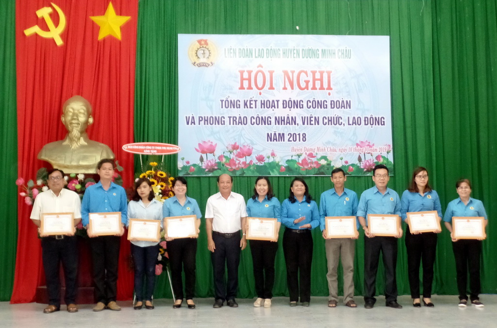 Dương Minh Châu tổng kết Phong trào CNVCLĐ và hoạt động CĐ năm 2018