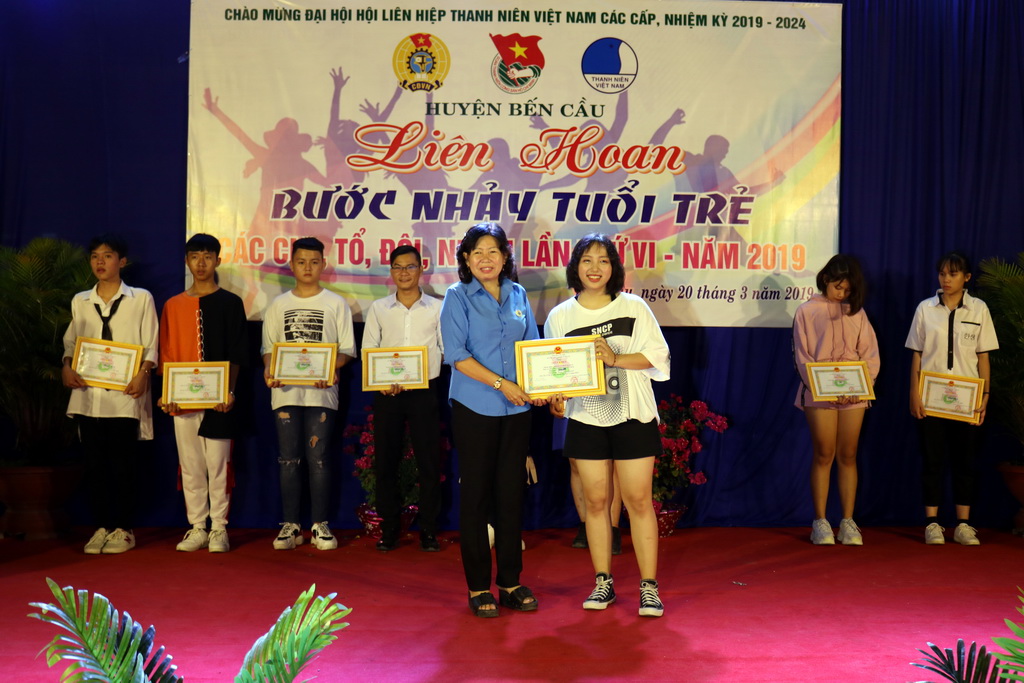 Liên hoan “Bước nhảy tuổi trẻ” huyện Bến Cầu năm 2019