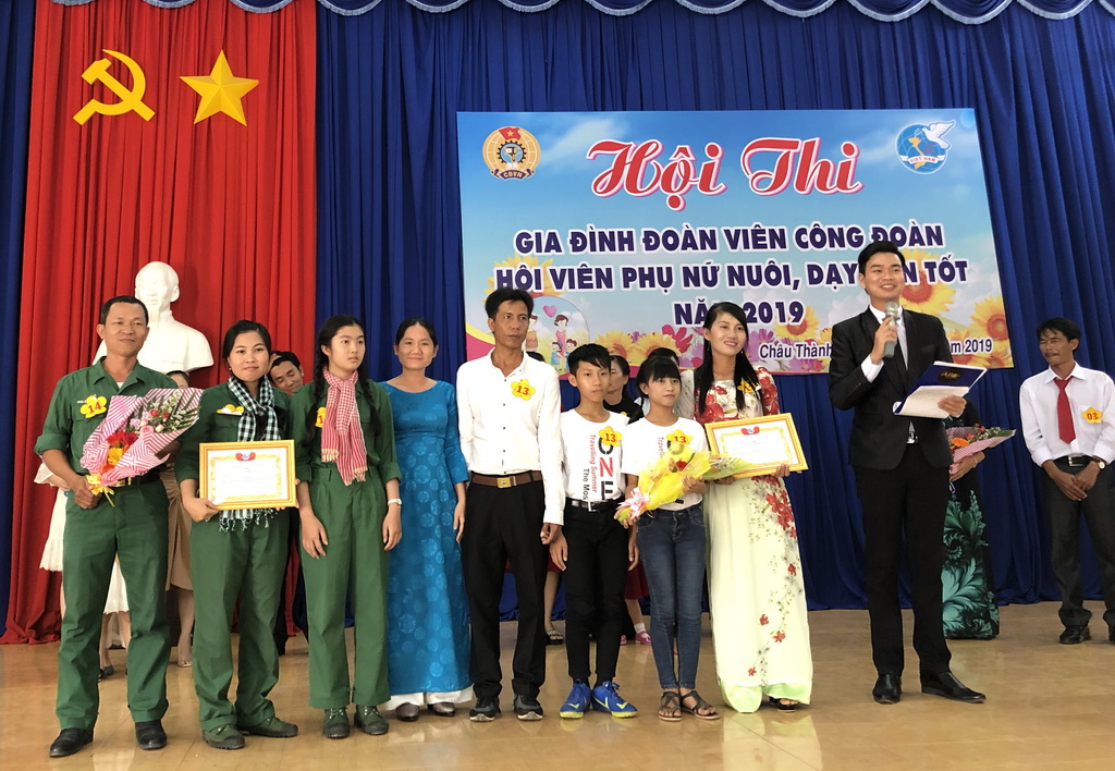 Hội thi gia đình Đoàn viên Công đoàn - Hội viên phụ nữ huyện Châu Thành nuôi dạy con tốt năm 2019