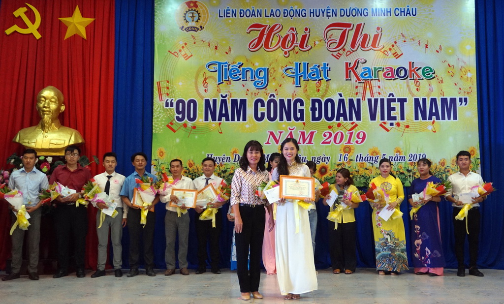 Hội thi karaoke “90 năm Công đoàn Việt Nam”