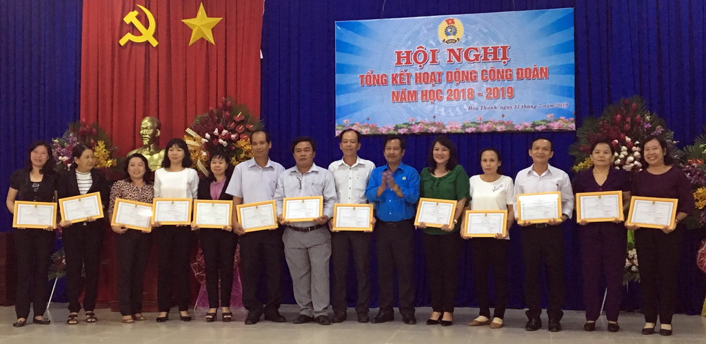 Hòa Thành tổng kết hoạt động công đoàn khối trường học năm học 2018 - 2019