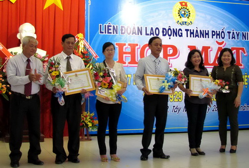 Họp mặt kỷ niệm 87 năm ngày thành lập Công đoàn Việt Nam