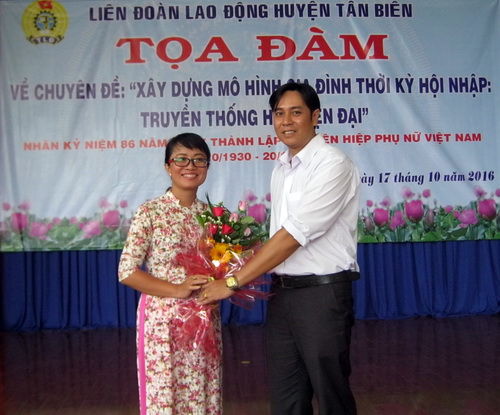 “Xây dựng mô hình gia đình thời kỳ hội nhập: Truyền thống hay hiện đại”