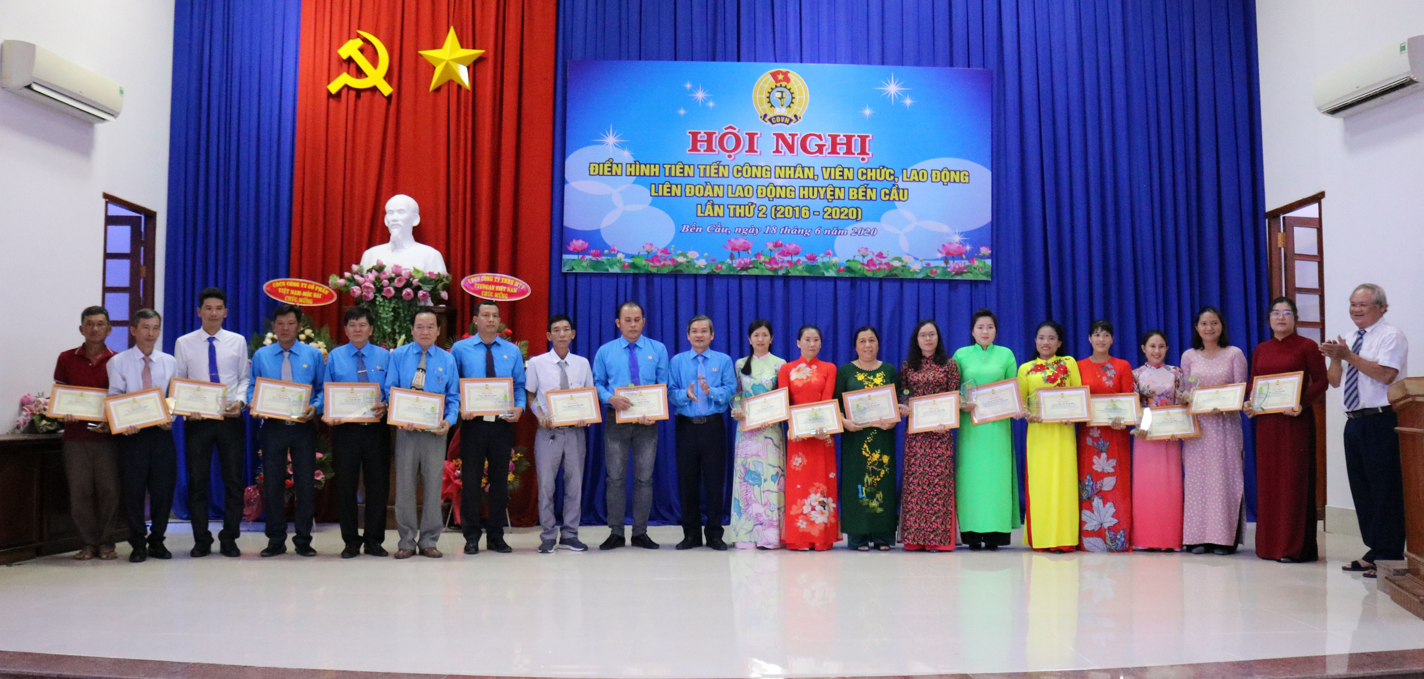 LĐLĐ huyện Bến Cầu tổ chức Hội nghị điển hình tiên tiến trong CBCCVCLĐ