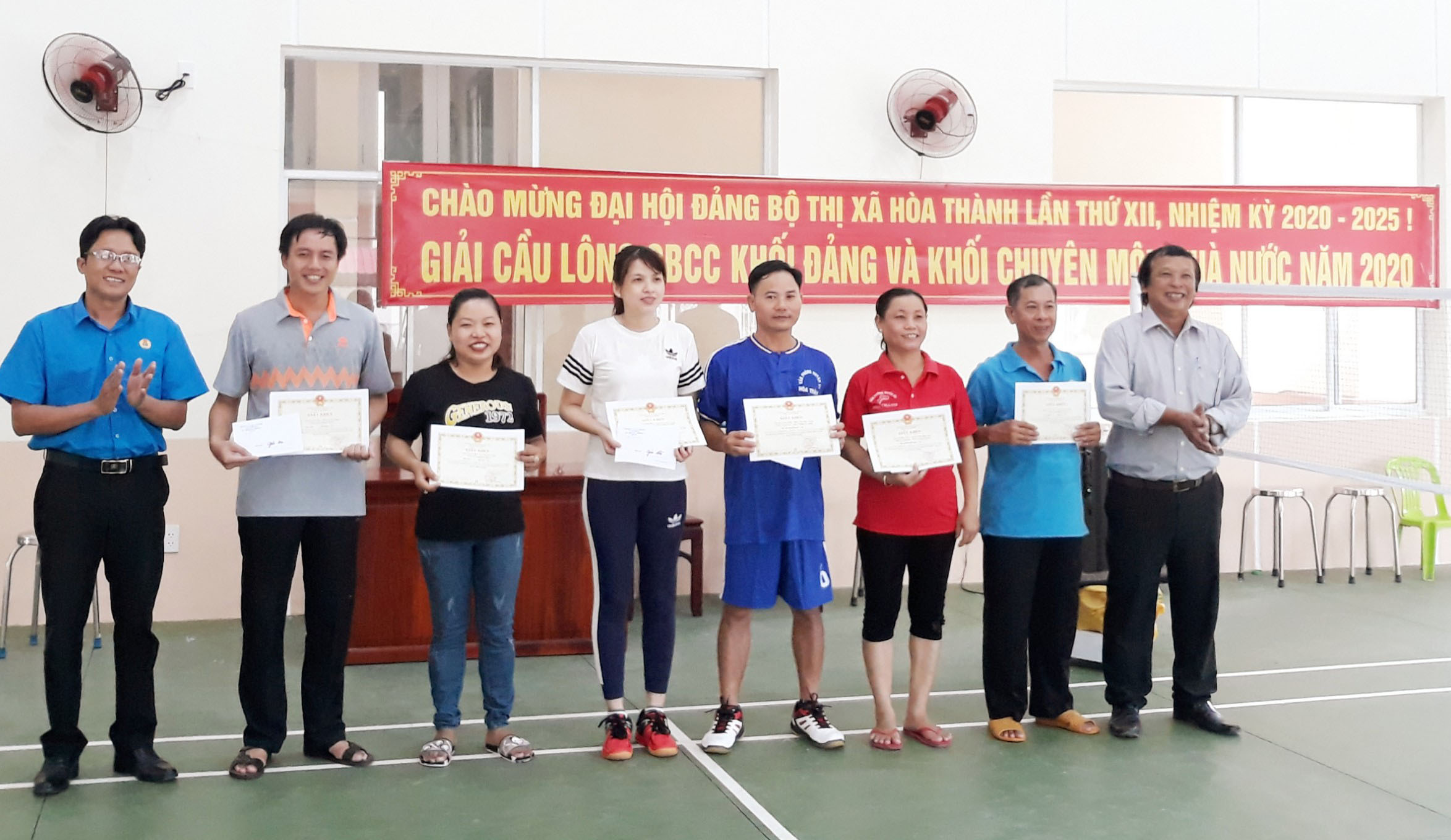 LĐLĐ thị xã Hòa Thành tổ chức Giải Cầu lông trong CNVCLĐ chào mừng Đại hội Đảng
