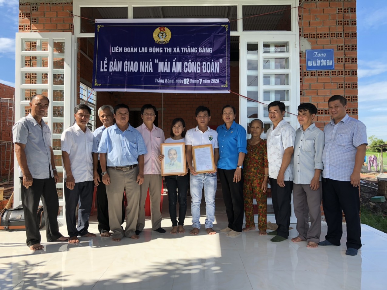 LĐLĐ thị xã Trảng Bàng trao tặng nhà “Mái ấm Công đoàn” cho đoàn viên
