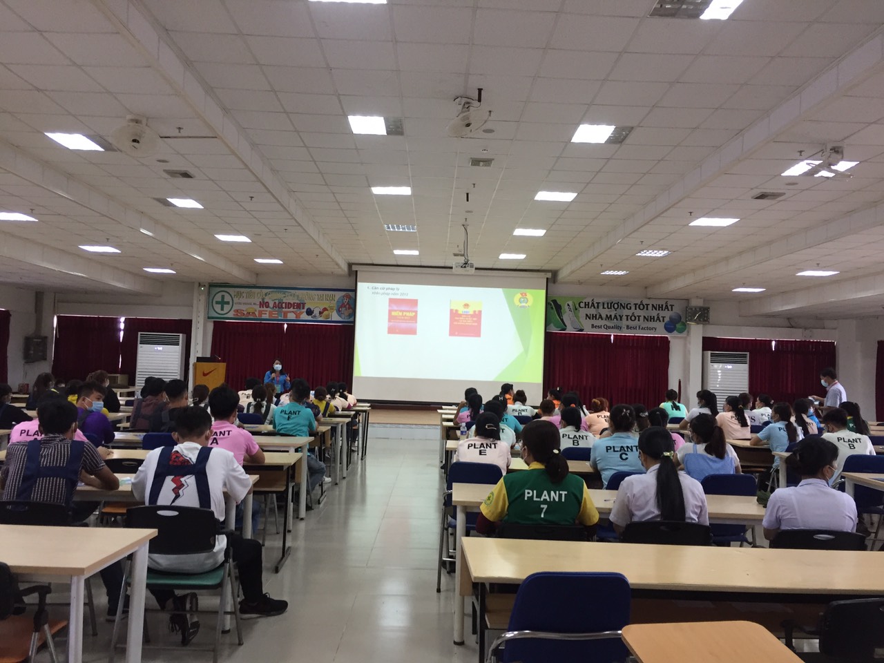 LĐLĐ huyện Bến Cầu tuyên truyền cuộc bầu cử và tuyên truyền pháp luật về trật tự, ATGT