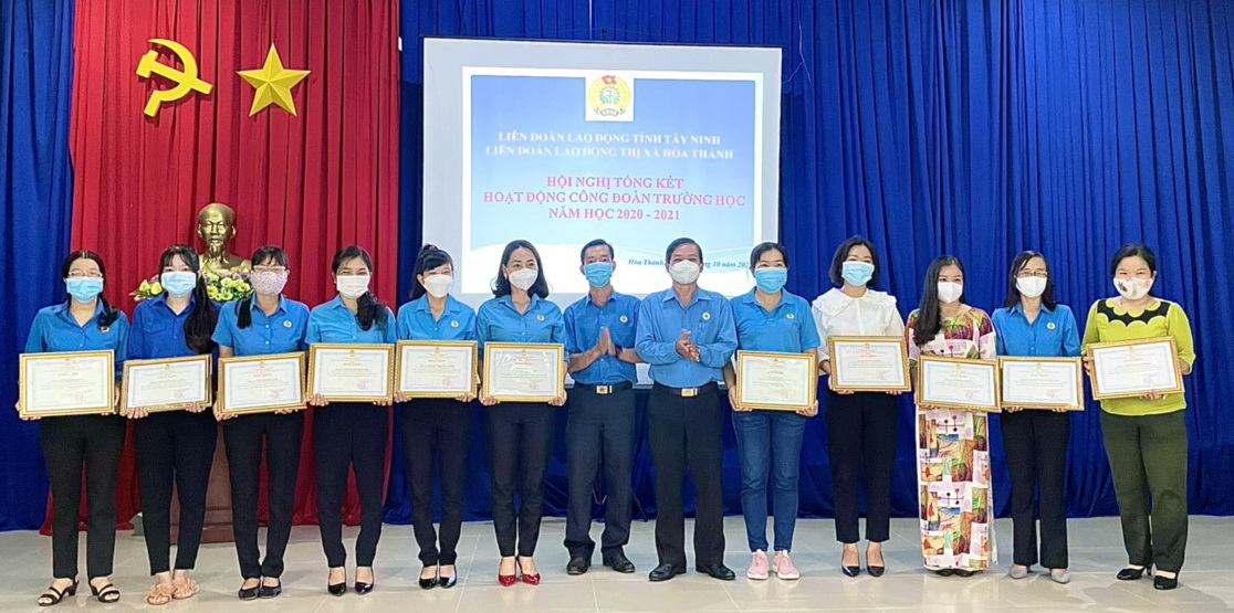 Tổng kết hoạt động công đoàn khối trường học thị xã Hòa Thành