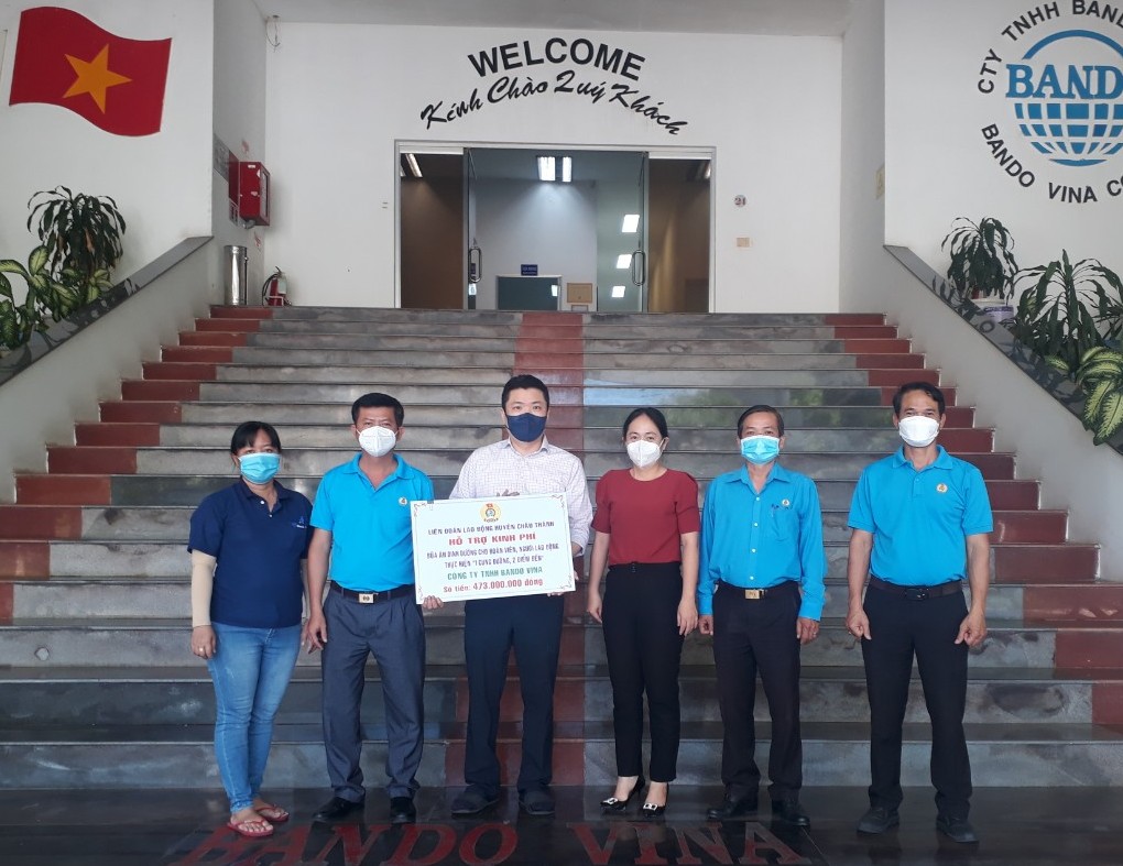 LĐLĐ Châu Thành trao hỗ trợ bữa ăn dinh dưỡng cho người lao động