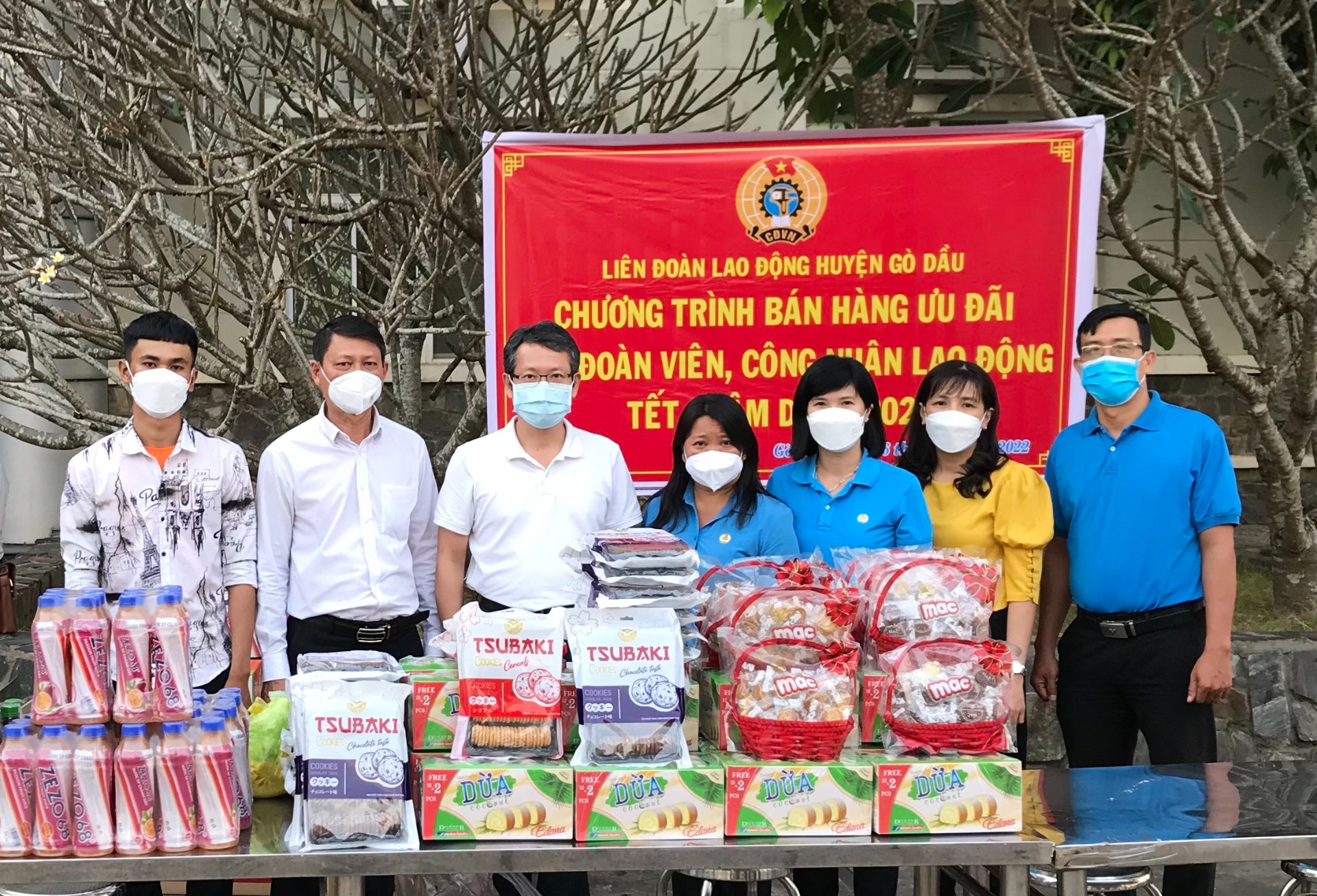 LĐLĐ huyện Gò Dầu tổ chức chương trình bán háng giảm giá
